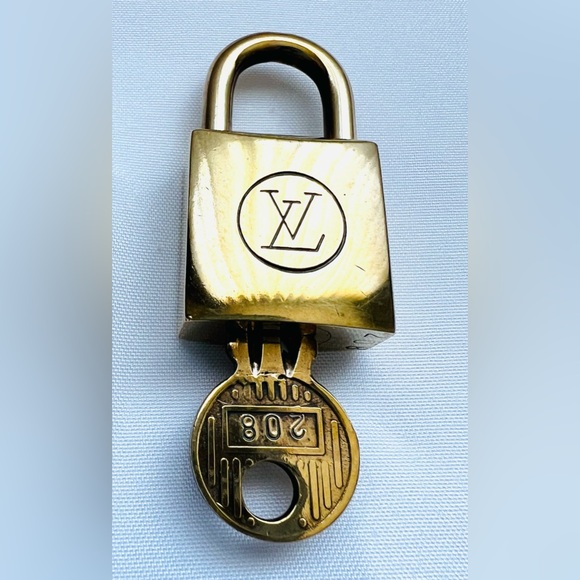 LV Louis Vuitton Rare #208 Lock and Key - Picture 1 of 3